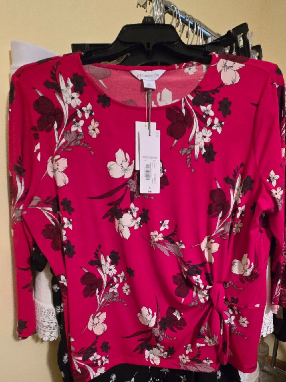 Liz Claiborne Red top. Size XL. New $20